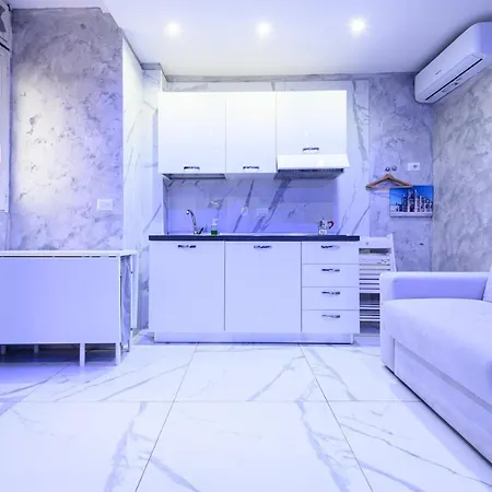 La Magnifica White House *